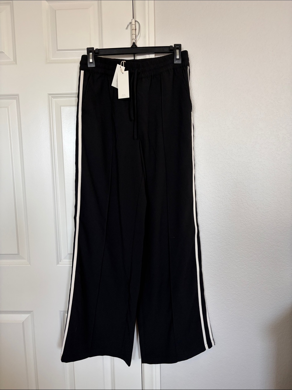 Z Supply Black Elastic Waist Pull-On Pants with White Logo Tag